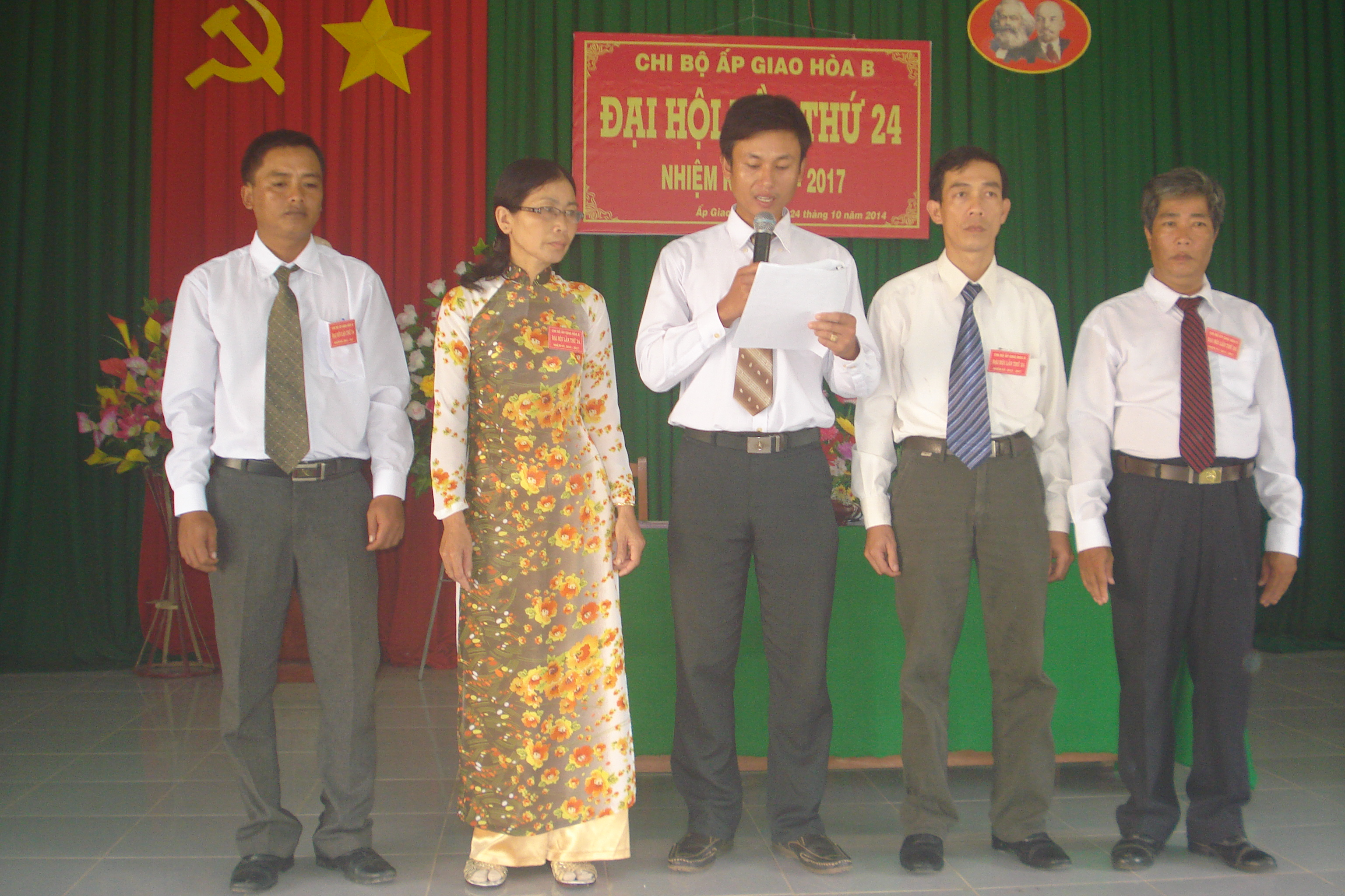 anh dai hoi chi bo xa.png
