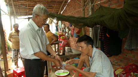 ho tro nguoi ngheo.png