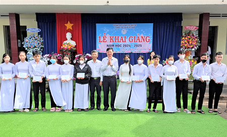 khai giang.png