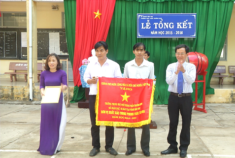 nhan co thi dua.png